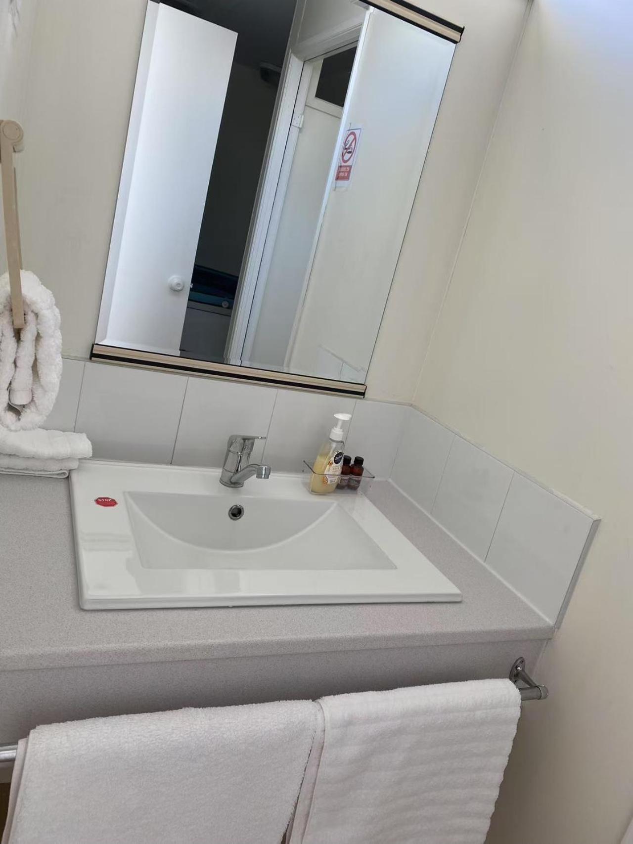 Malones Spa Motel Роторуа Экстерьер фото